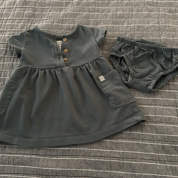 Dresses - Picture 6 of 9